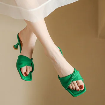 2022 Femei Anti-Alunecare Sandale de Vară Cruce Papuci de casă Tocuri Deget de la picior Pătrat de Moda Doamnelor sandale Tocuri inalte, Sandale Casual